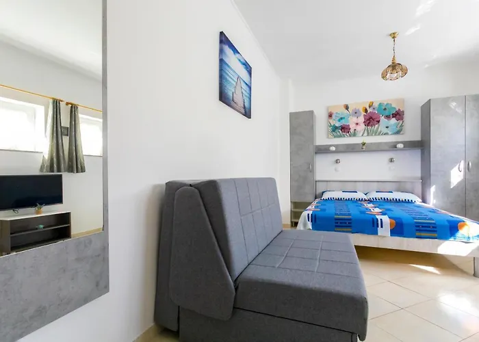 Daire Belavic By El-pi Tours Njivice