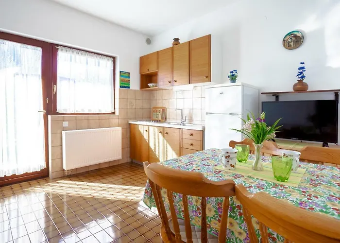 Belavic By El-pi Tours Daire Njivice